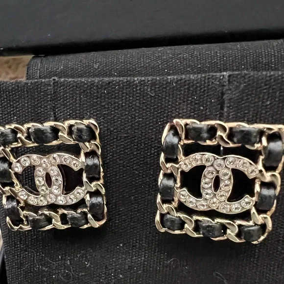 CHANEL CC Black Gold Plated Lambskin Leather Chain Post Earrings Crystal NEW Box - Picture 5 of 8